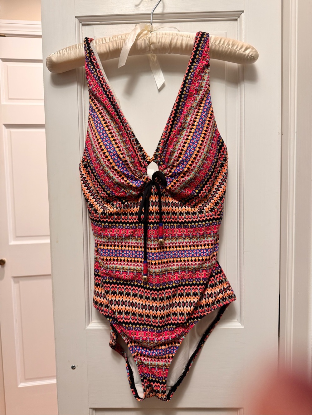 One-Piece Anne Cole Swimsuit. Only worn a few times. Size 6